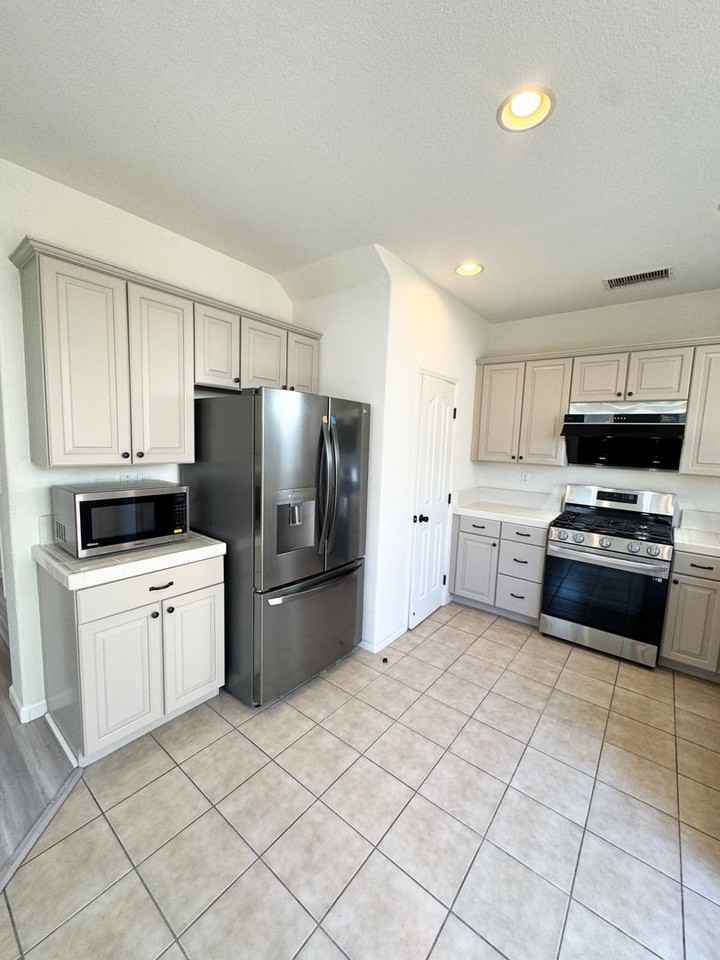 17 Hertford Cir - Photo 6 of 25