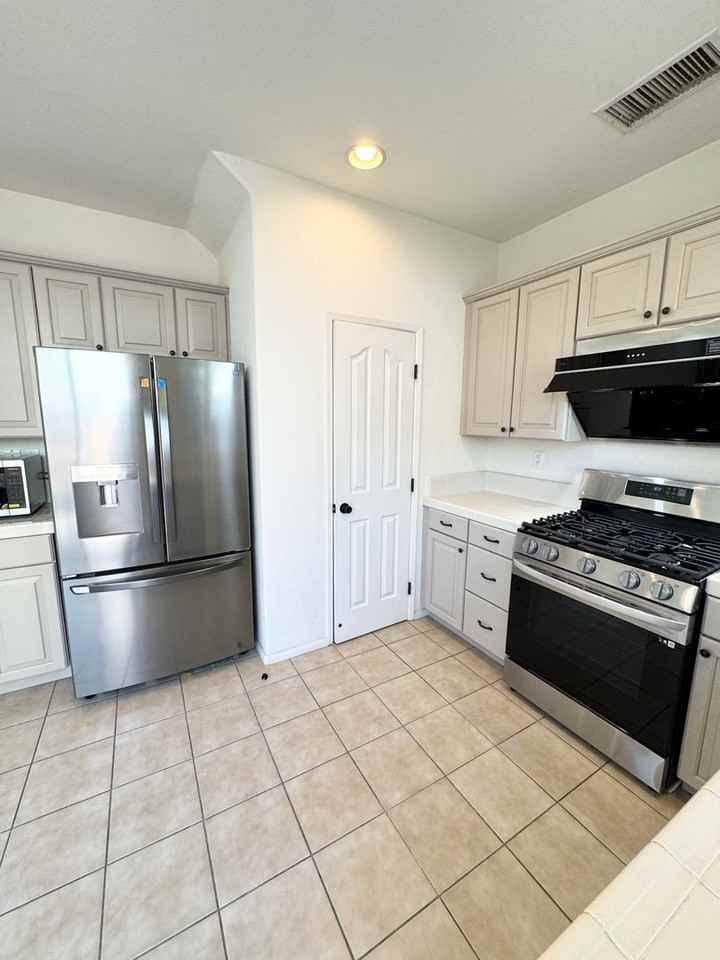 17 Hertford Cir - Photo 7 of 25