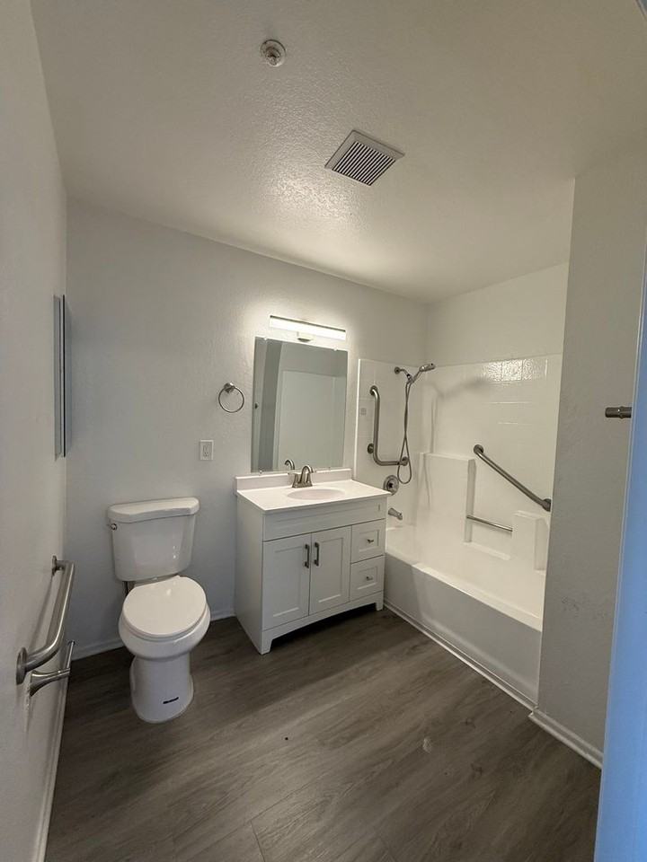 Hawaiian Terrace Apartments - Photo 5 of 8