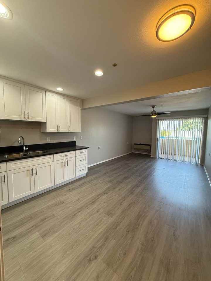 Hawaiian Terrace Apartments - Photo 7 of 8