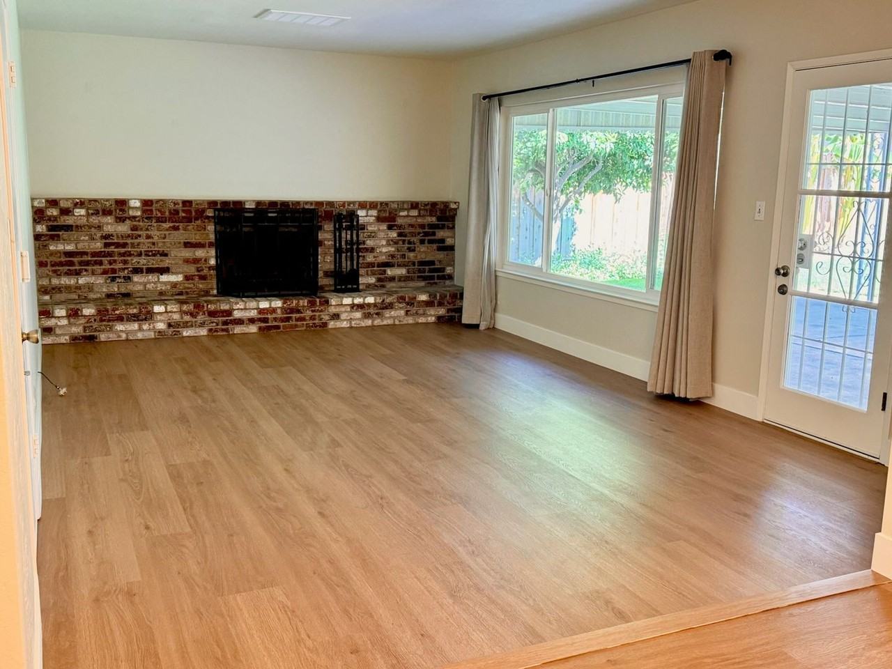 2444 Crestline Rd - Photo 2 of 21