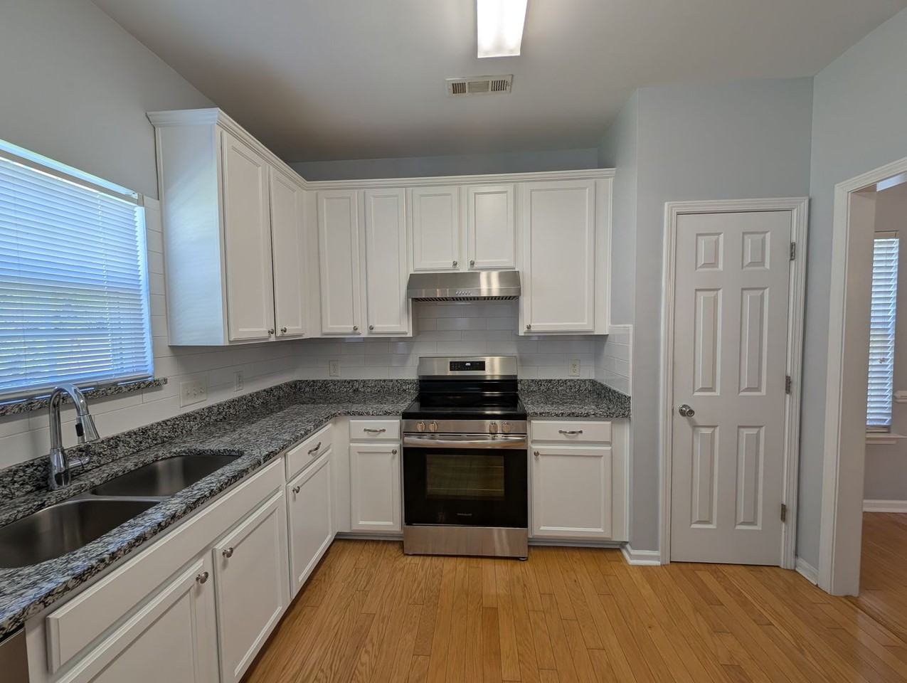 5804 Parkstone Dr - Photo 3 of 43