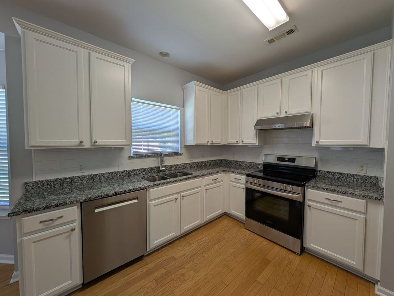 5804 Parkstone Dr - Photo 4 of 43