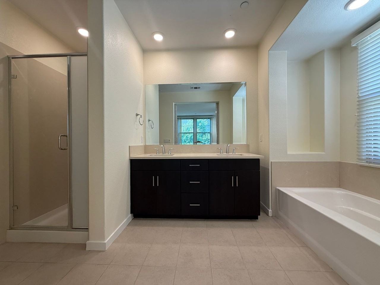 1052 Bigleaf Pl #106 - Photo 5 of 14