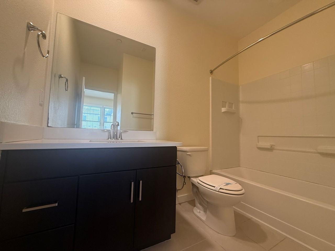 1052 Bigleaf Pl #106 - Photo 7 of 14