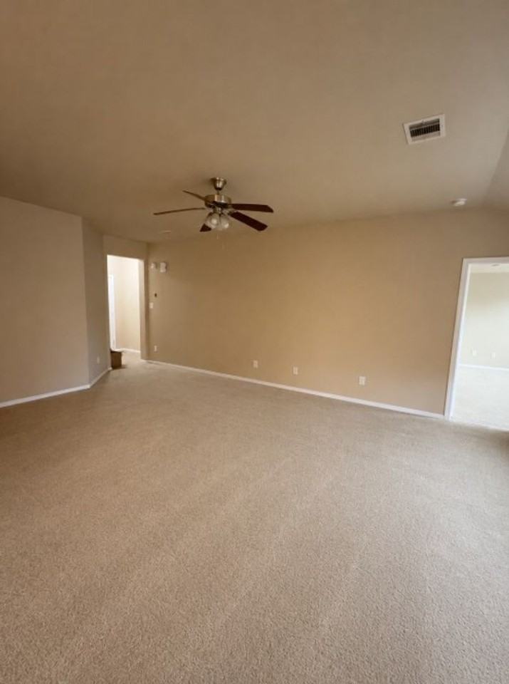 811 Lovebug Ln - Photo 3 of 9