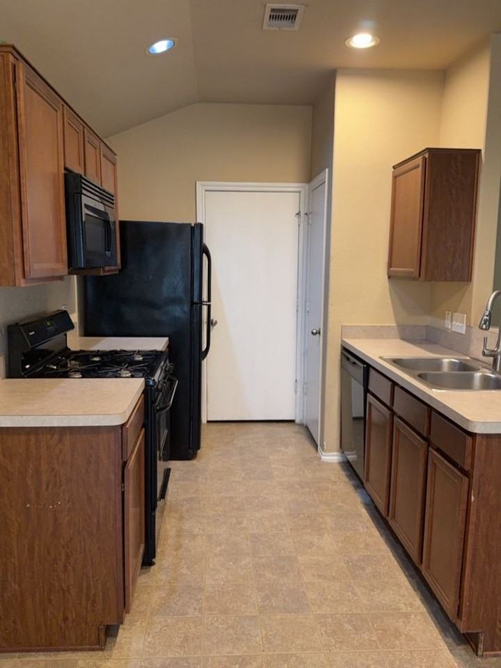 811 Lovebug Ln - Photo 5 of 9