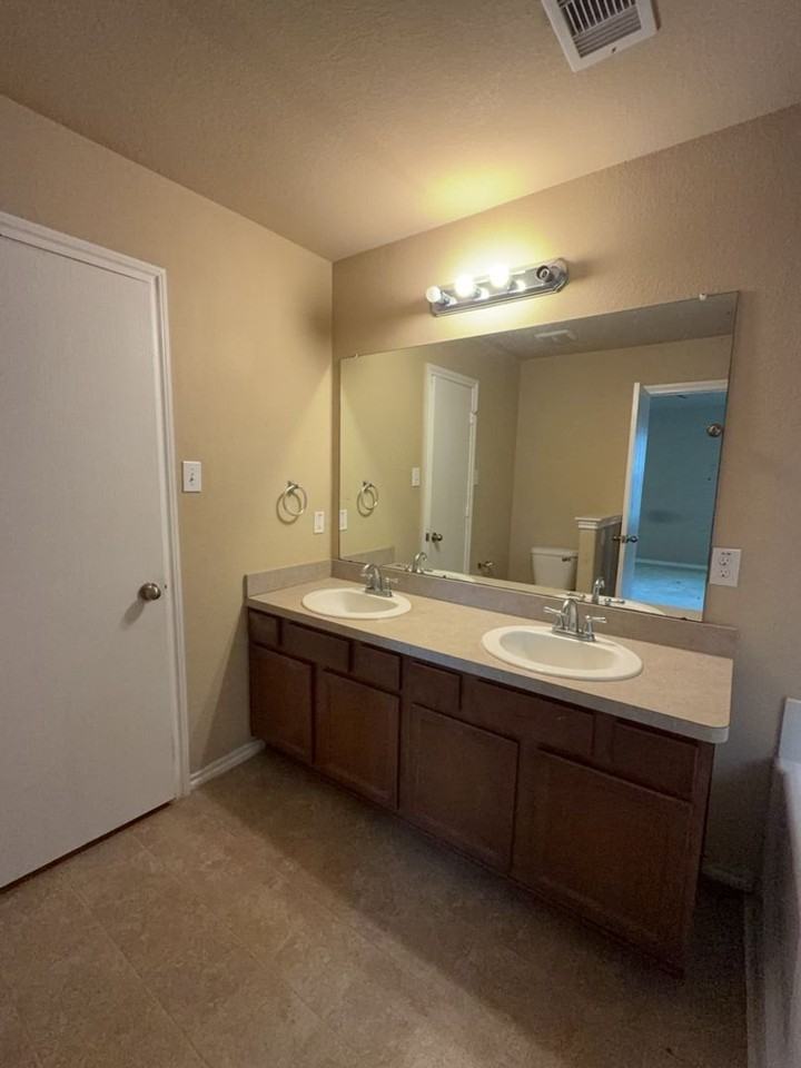 811 Lovebug Ln - Photo 7 of 9