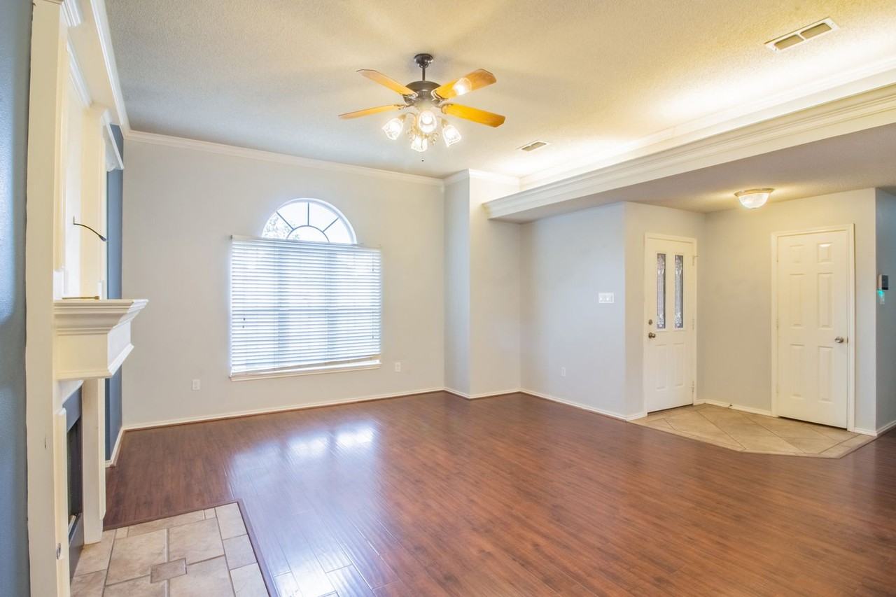 4815 64th St - Photo 2 of 21