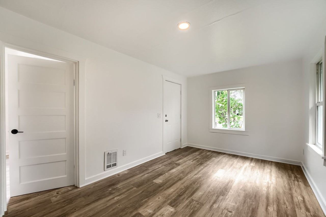 6215 28th St Ne - Photo 2 of 16
