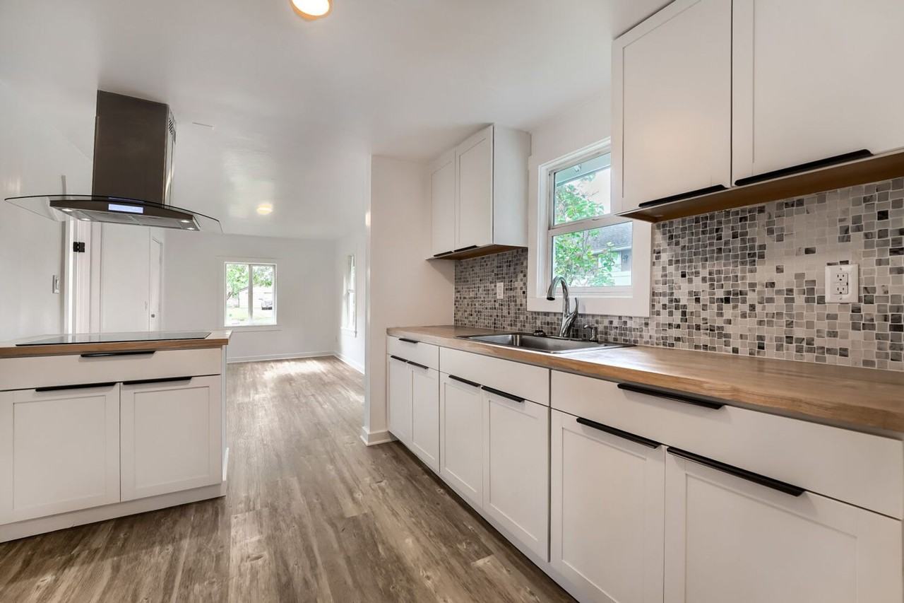 6215 28th St Ne - Photo 4 of 16