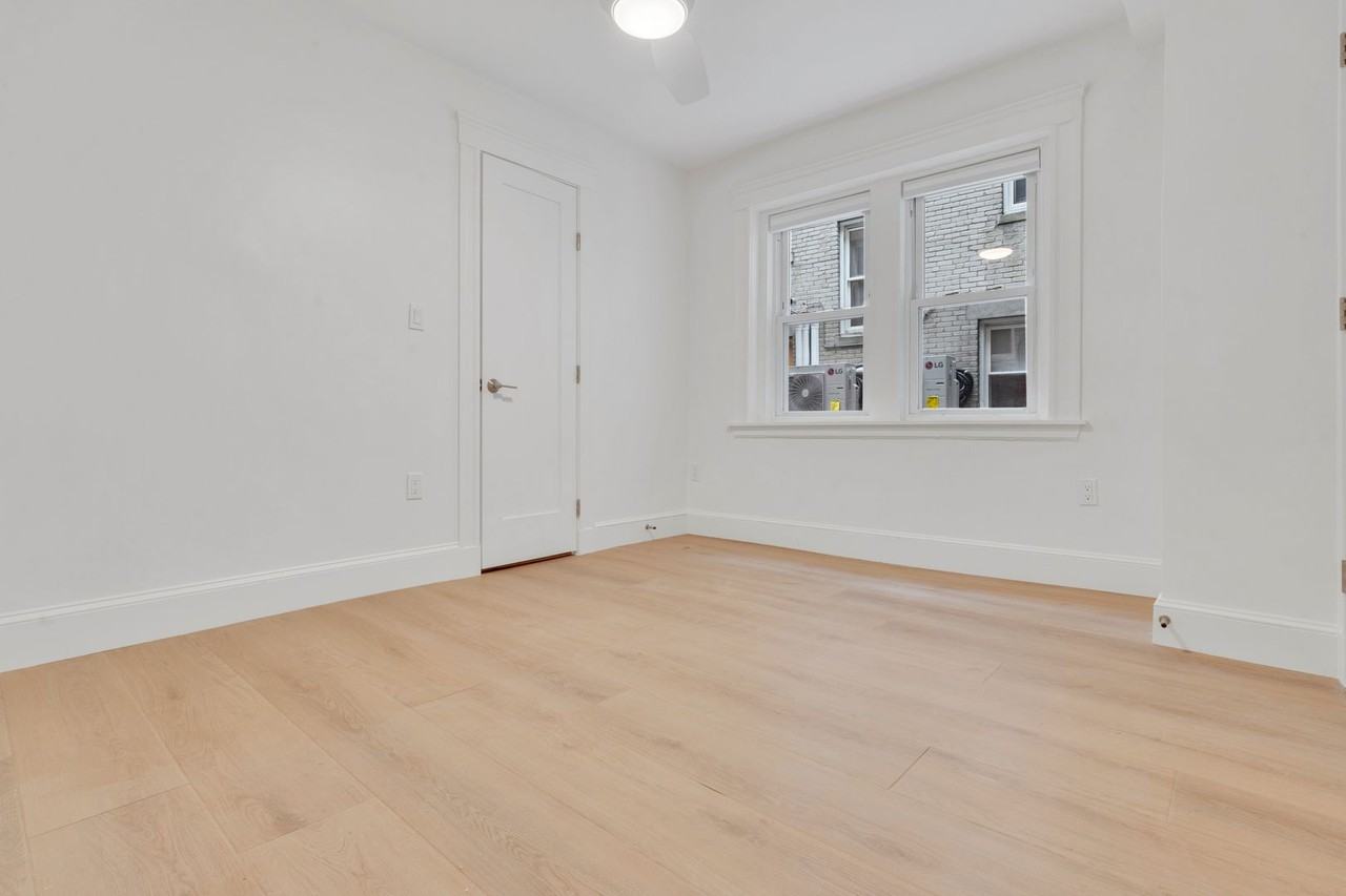322 Summit Ave - Photo 4 of 13