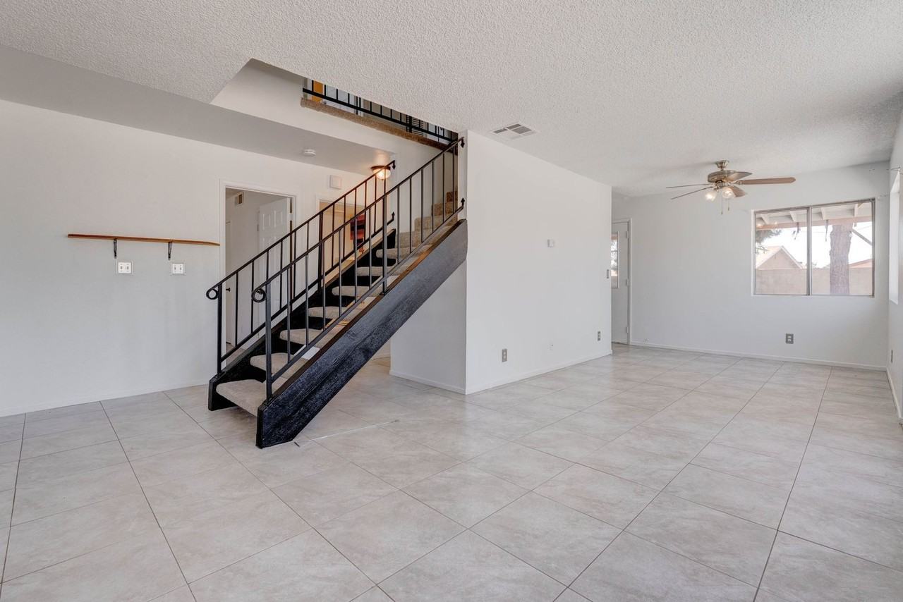 5519 Myron Cir - Photo 3 of 50