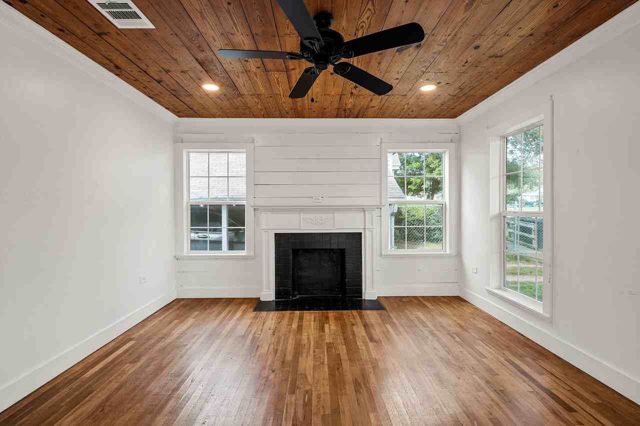 2704 Herring Ave - Photo 4 of 25