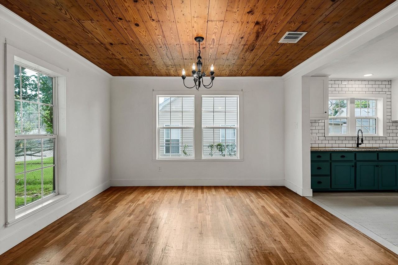 2704 Herring Ave - Photo 5 of 25
