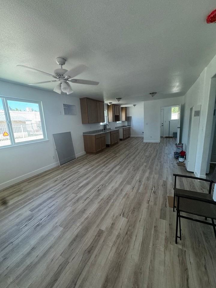 815 Walnut St - Photo 2 of 6