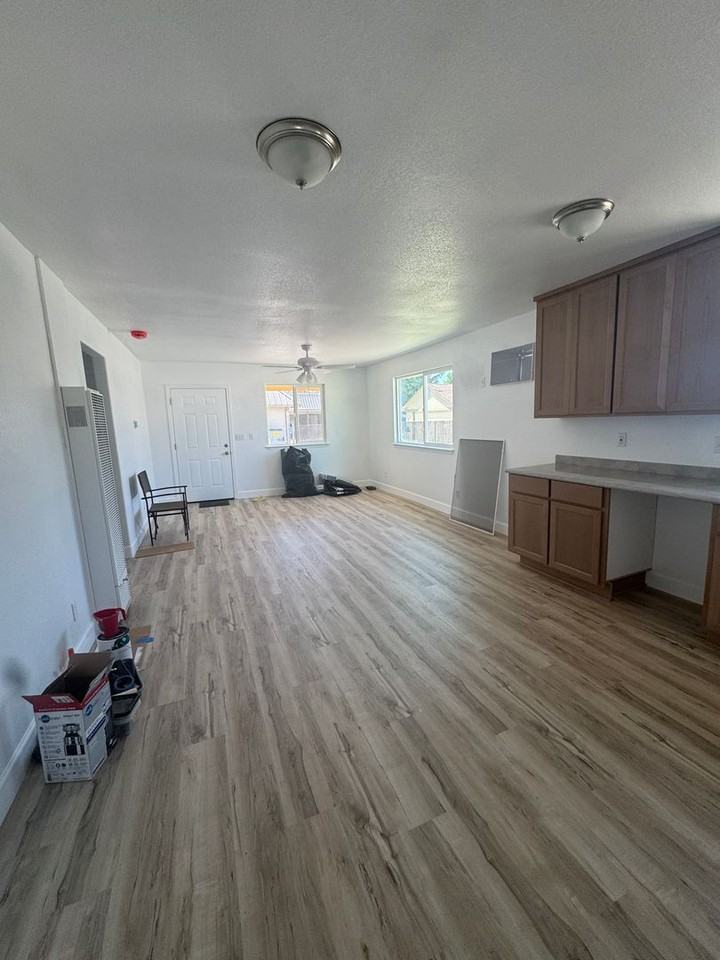 815 Walnut St - Photo 3 of 6