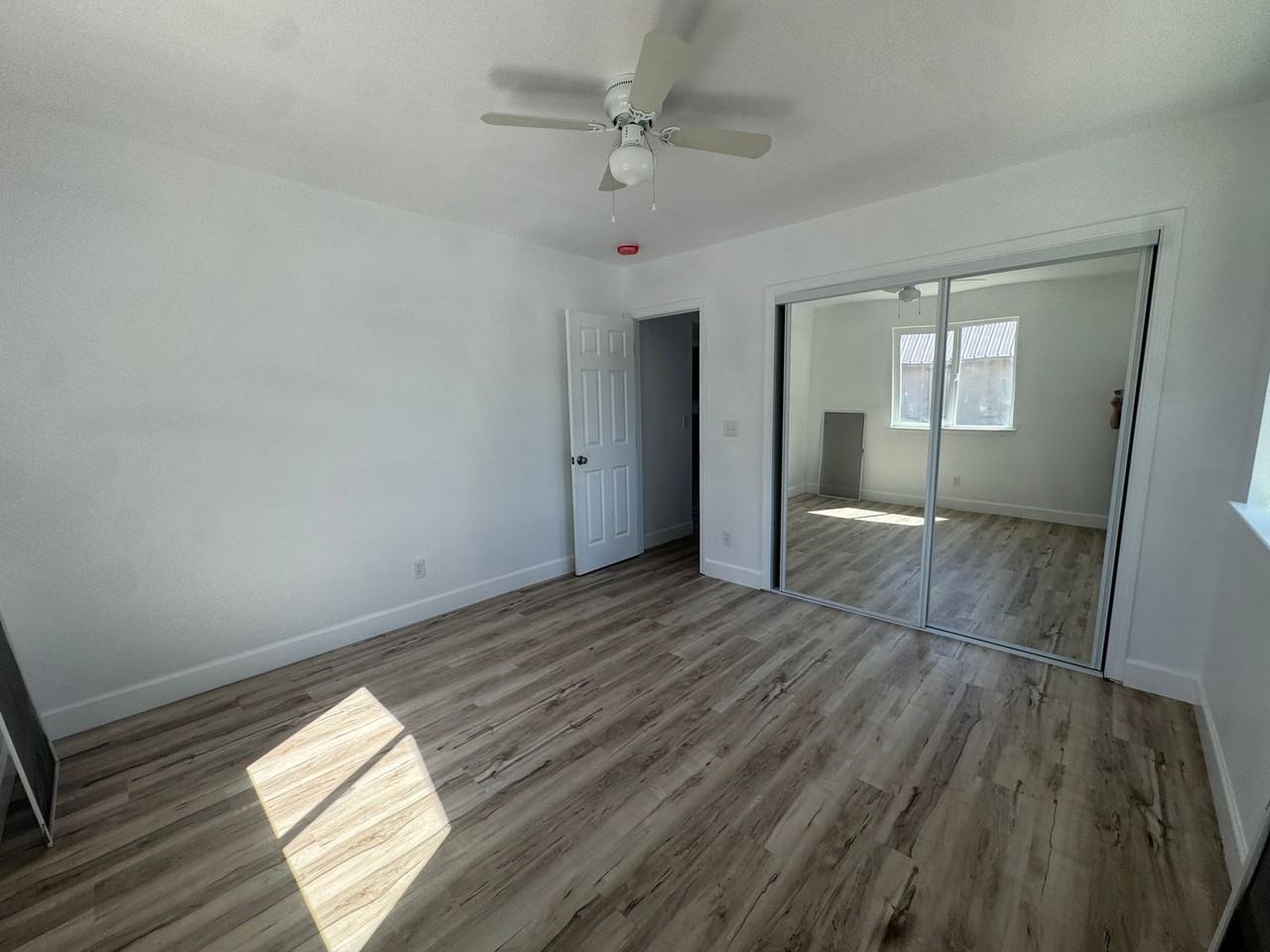 815 Walnut St - Photo 5 of 6