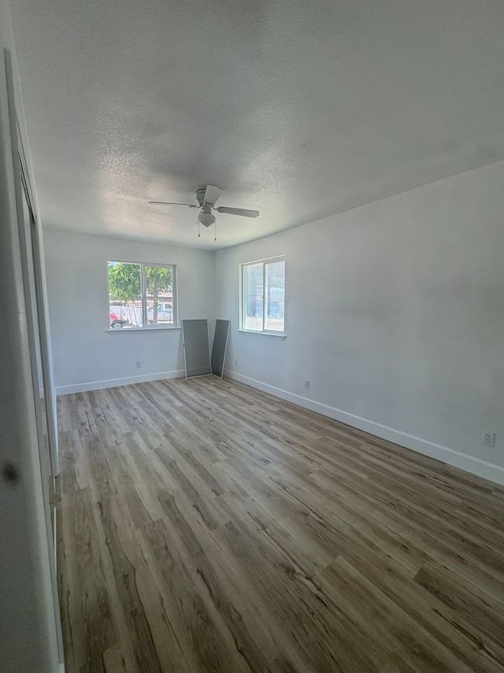 815 Walnut St - Photo 6 of 6