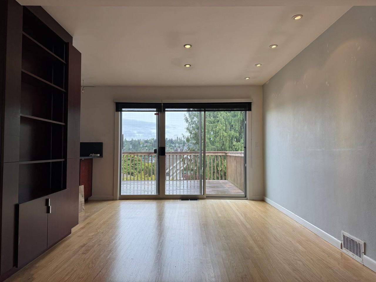 3207 12th Ave W - Photo 2 of 19