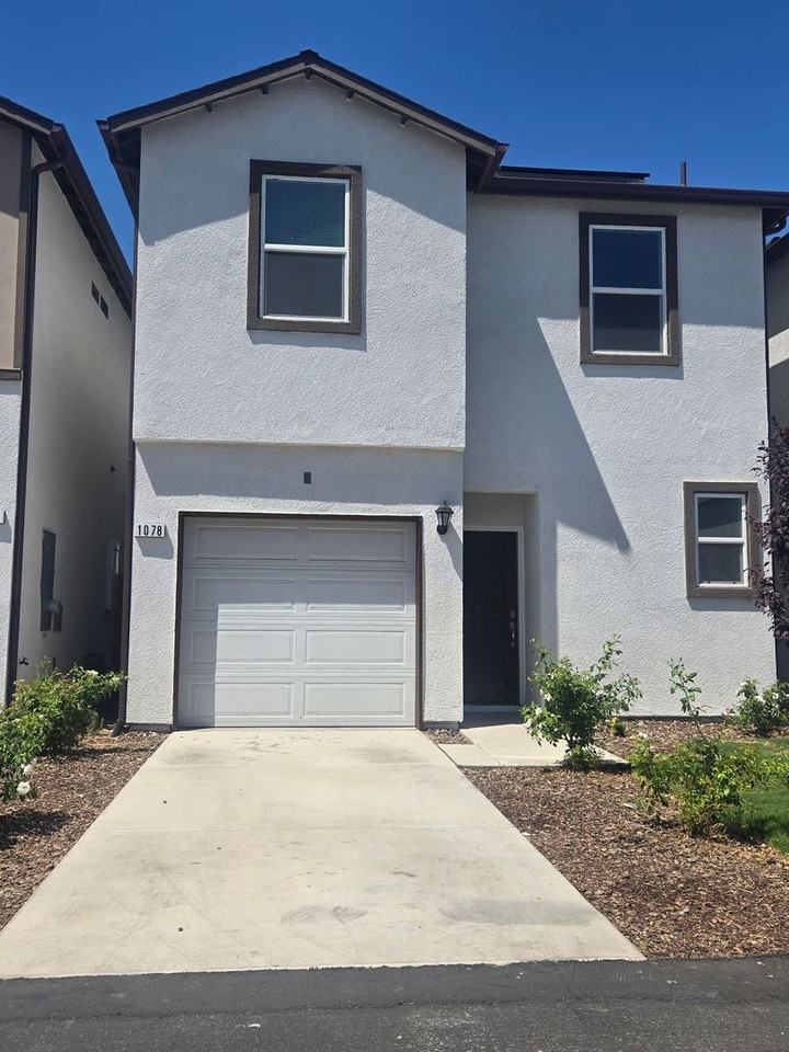 1078 Buena Vista Ln - Photo 2 of 11