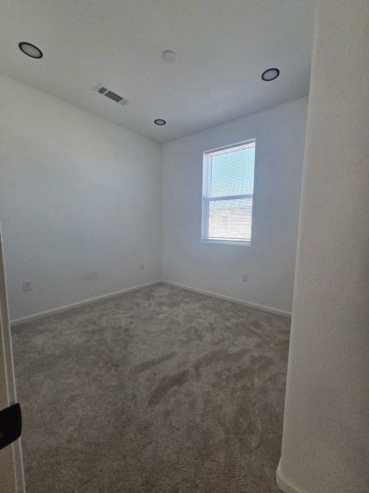 1078 Buena Vista Ln - Photo 7 of 11