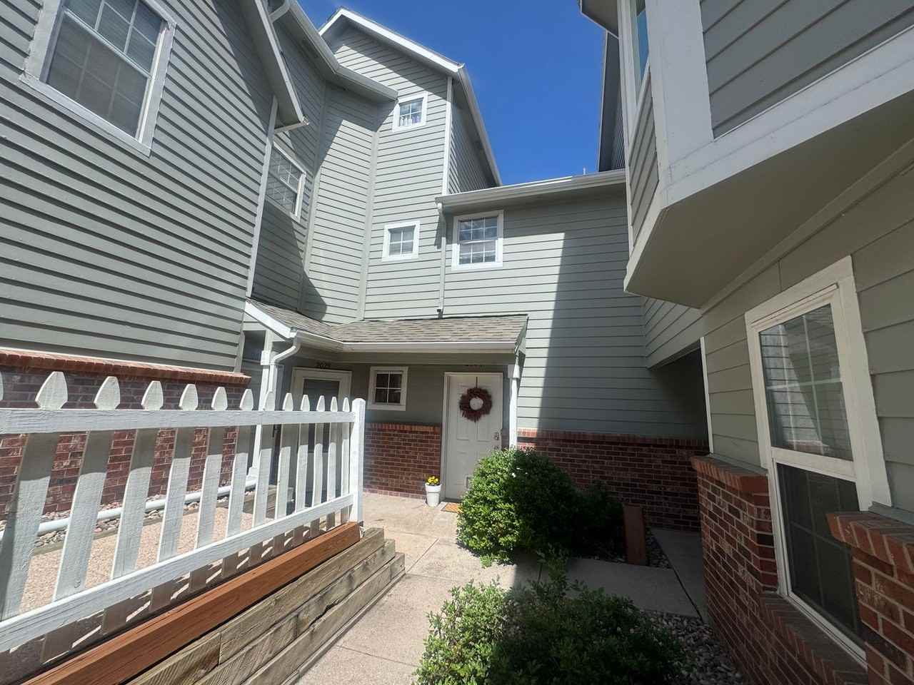 2041 Palm Dr - Photo 2 of 25