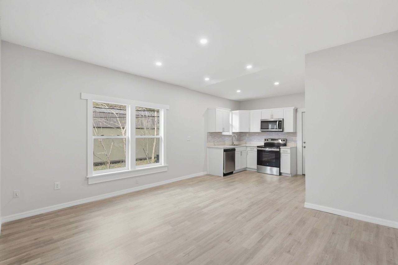 727 Wood St - Photo 4 of 14