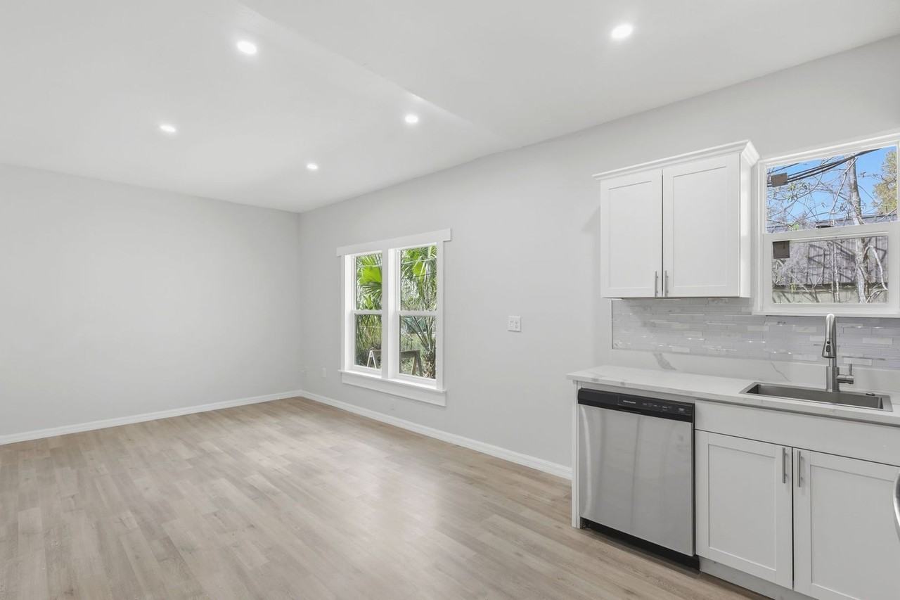 727 Wood St - Photo 5 of 14