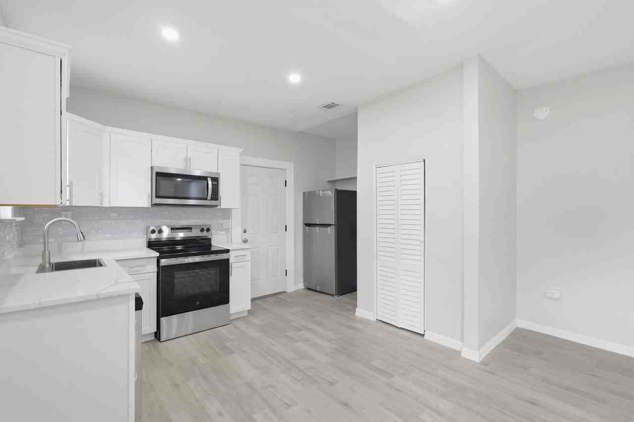 727 Wood St - Photo 6 of 14