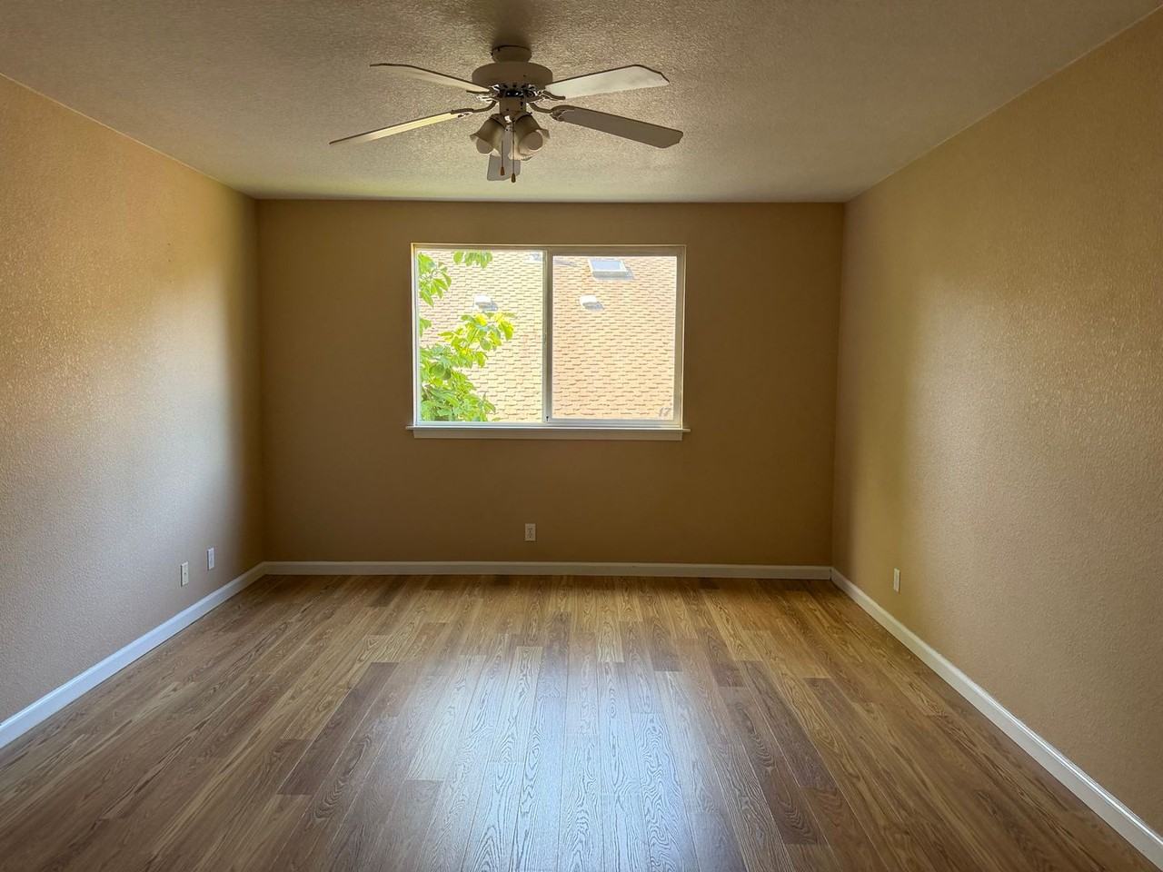2110 Ardagh Ct - Photo 3 of 21