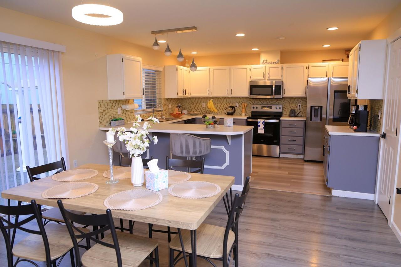 2717 S 268th Pl - Photo 3 of 14