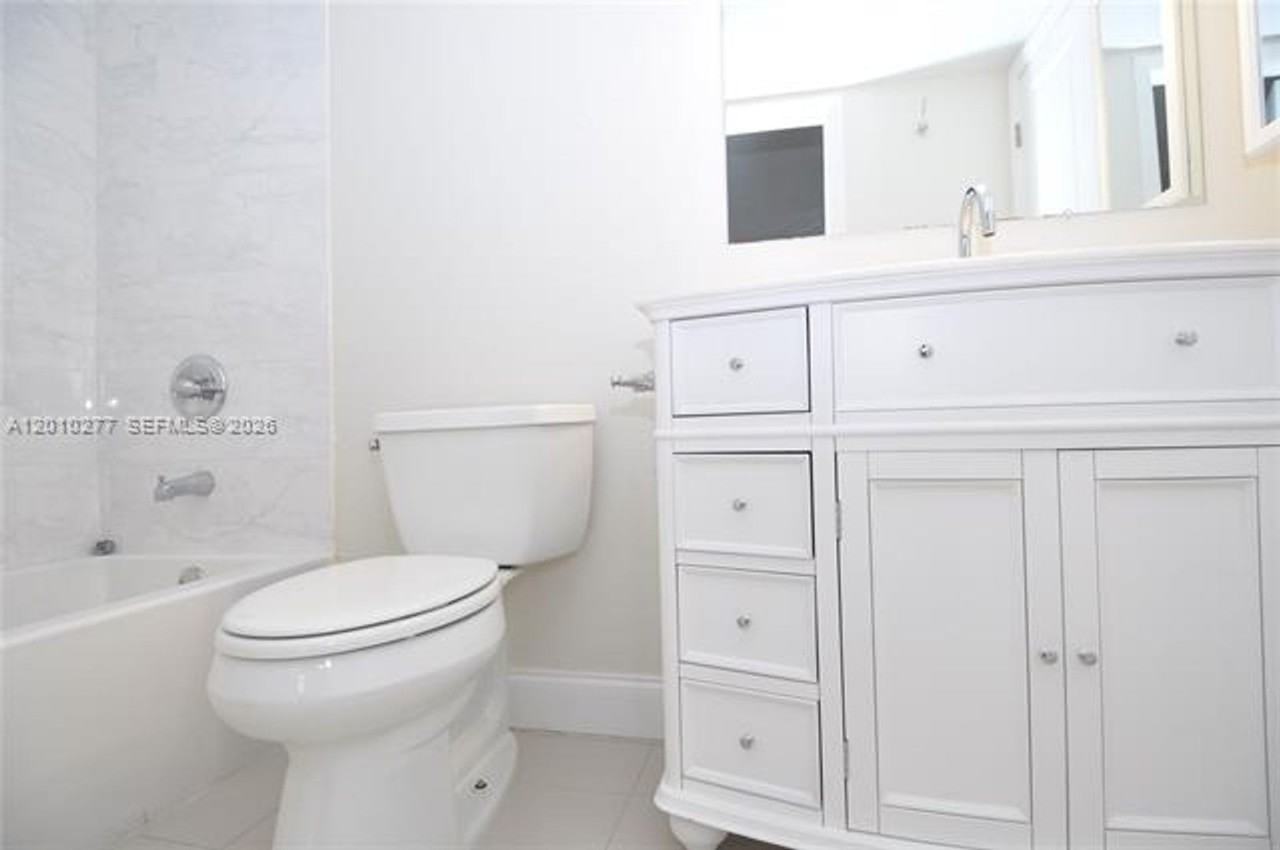 798 Crandon Blvd #33C - Photo 6 of 16