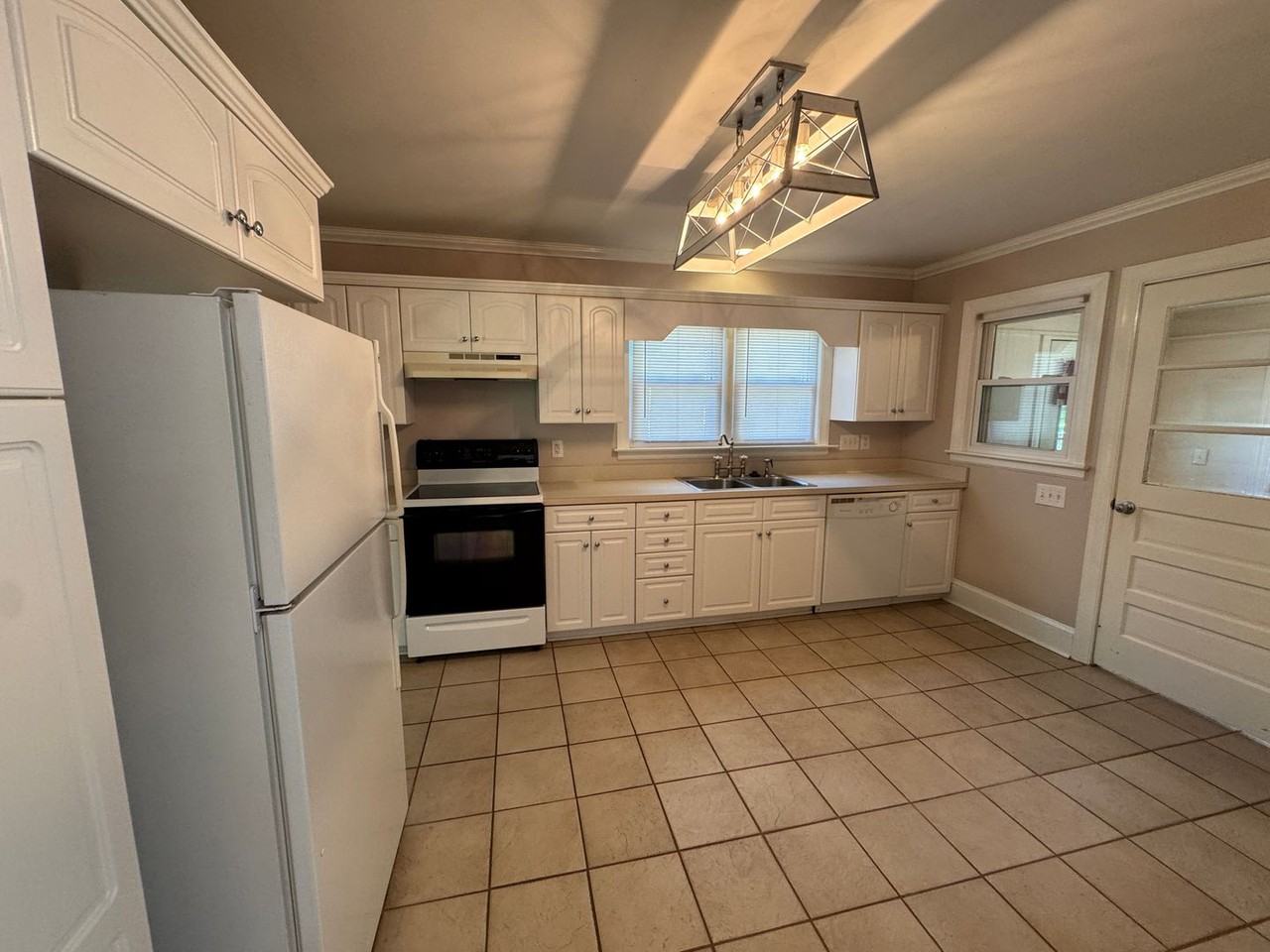 108 Morris Ave - Photo 5 of 21