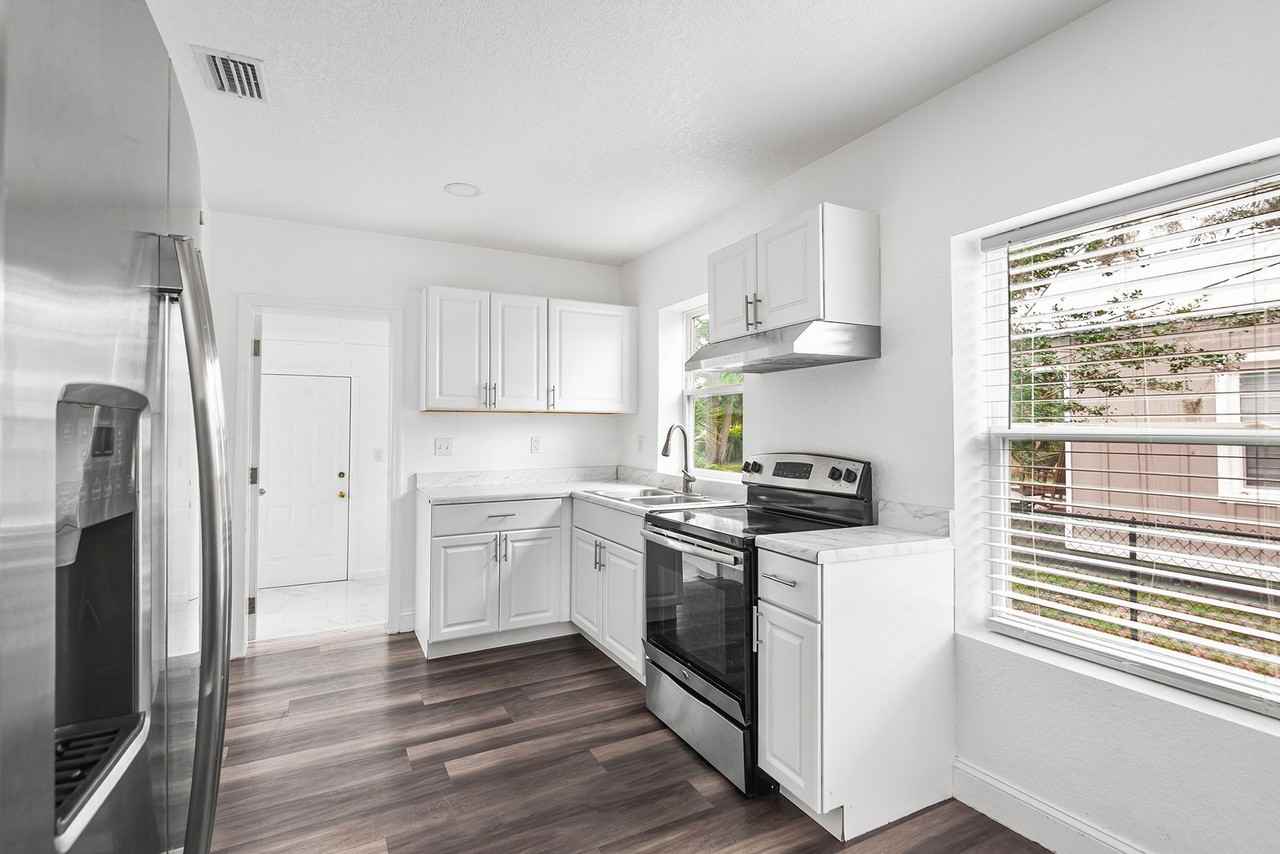 807 Nw 1st Ave - Photo 4 of 12