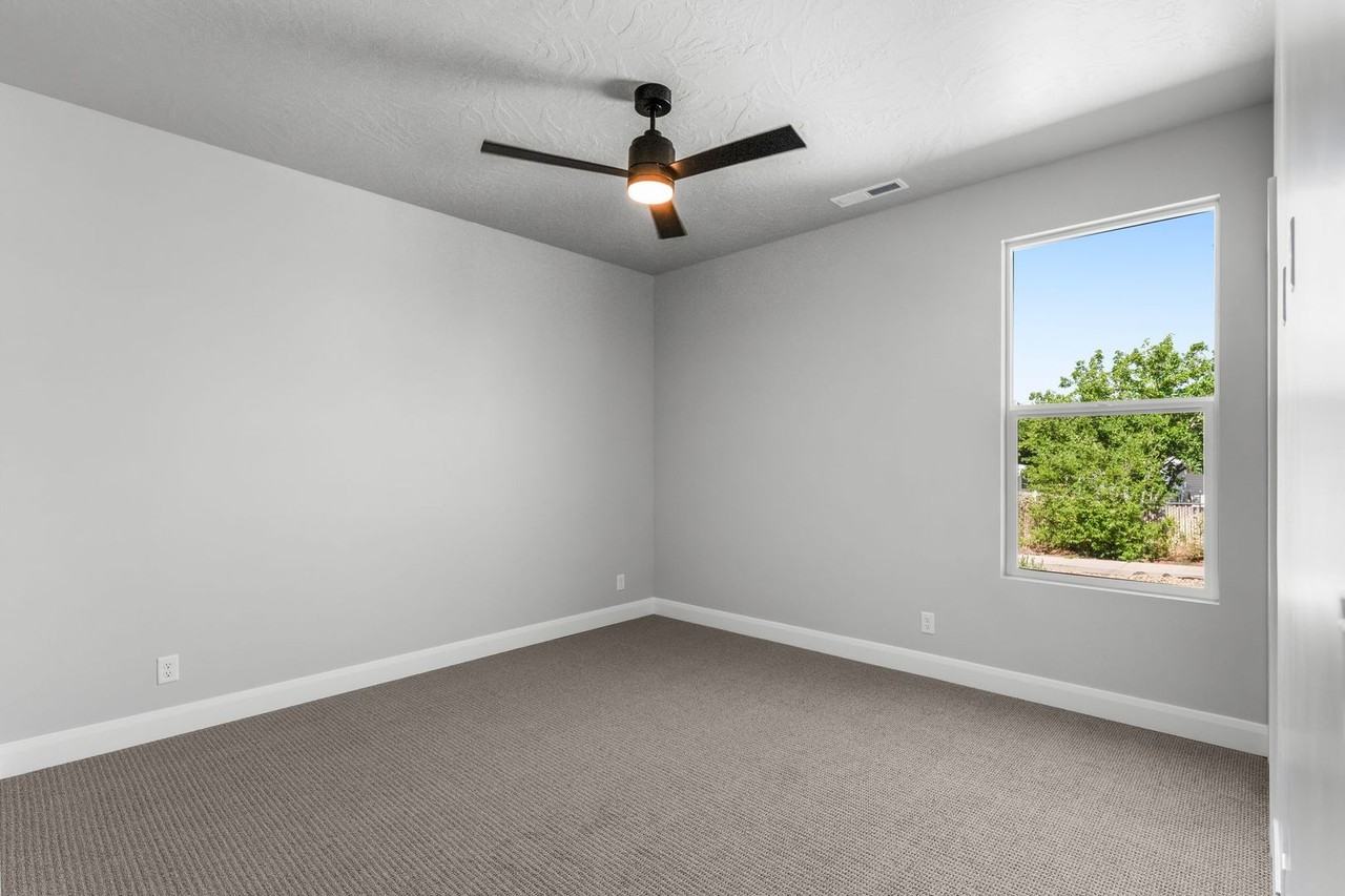 1089 E Coyote Crest Dr - Photo 7 of 28