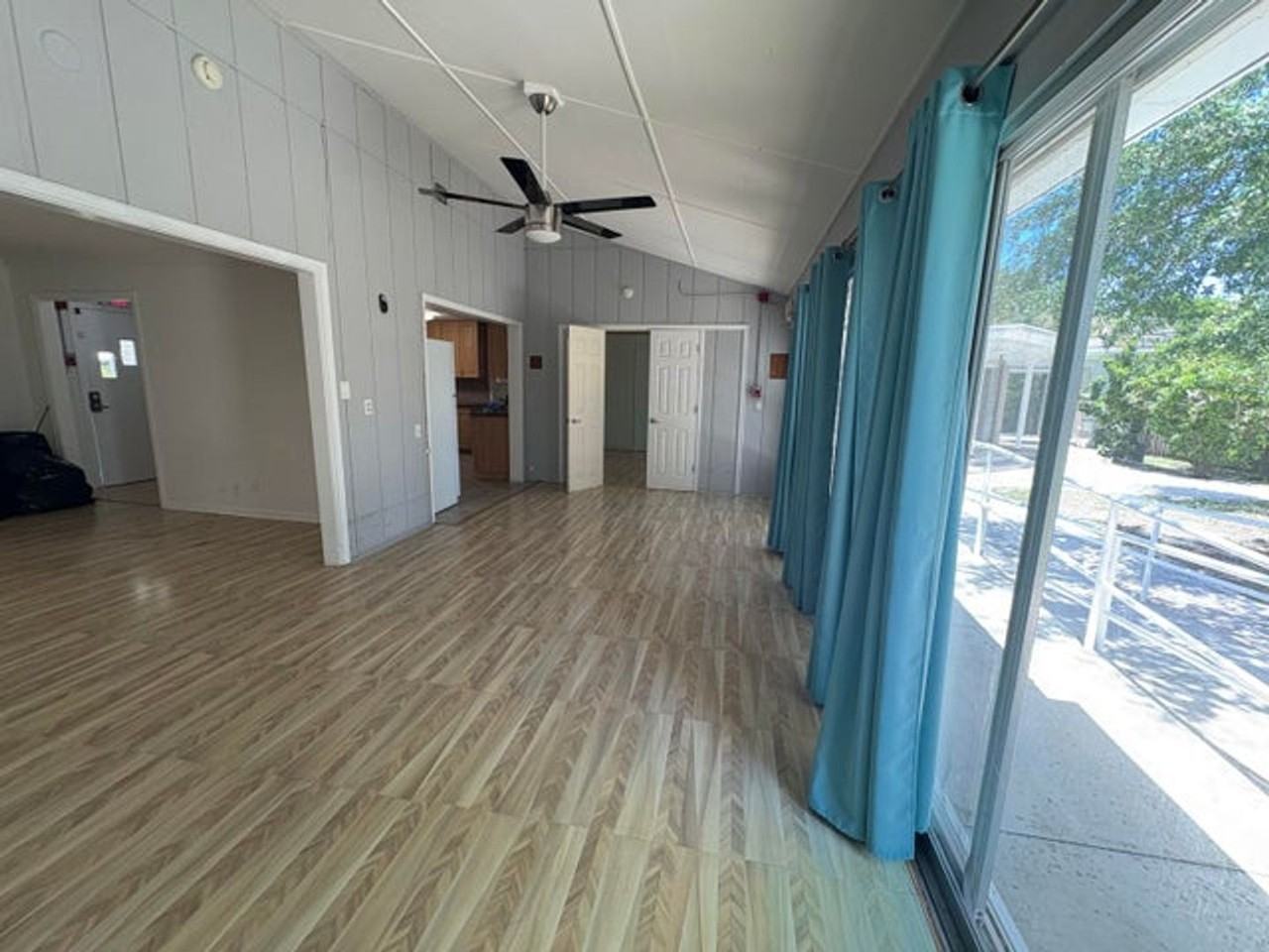 202 Palm Ct - Photo 3 of 10