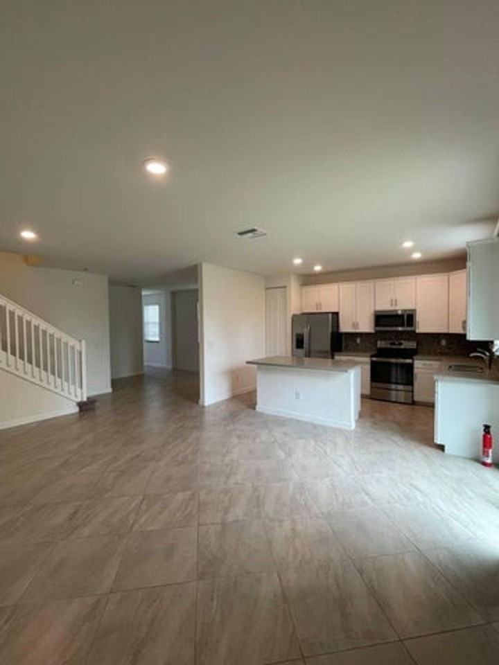 12932 Anthorne Ln - Photo 2 of 15