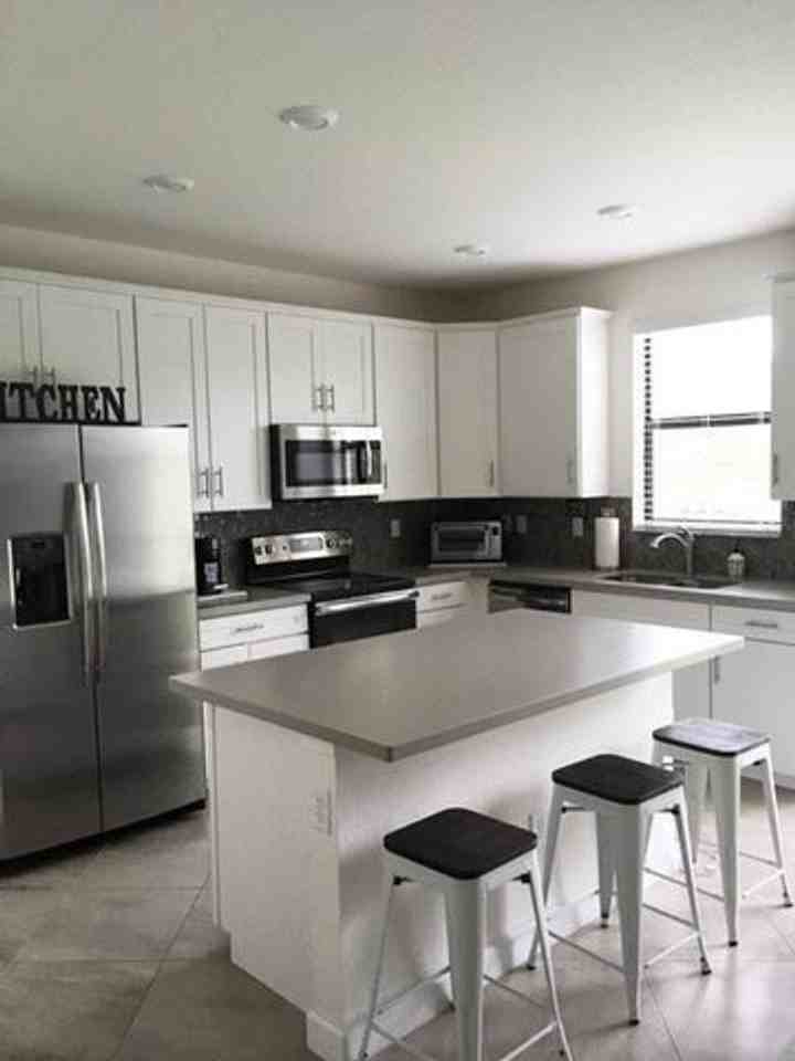 12932 Anthorne Ln - Photo 4 of 15