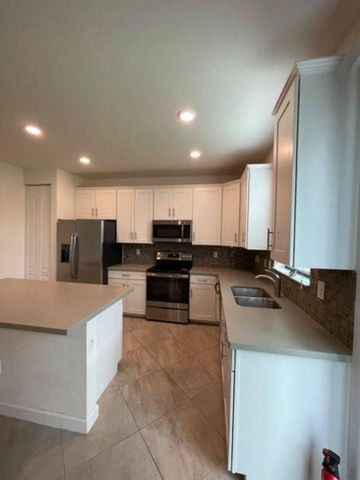 12932 Anthorne Ln - Photo 5 of 15