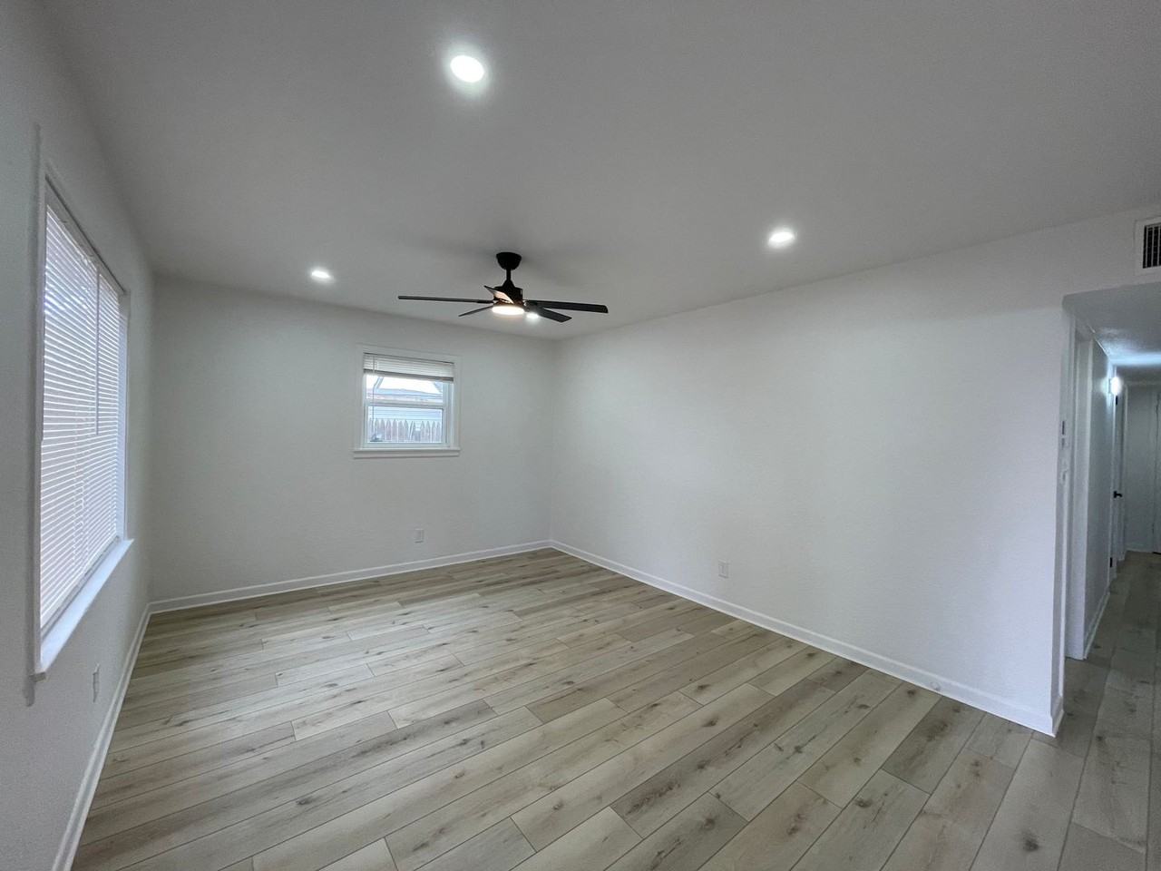 1703 N 14th St - Photo 3 of 17