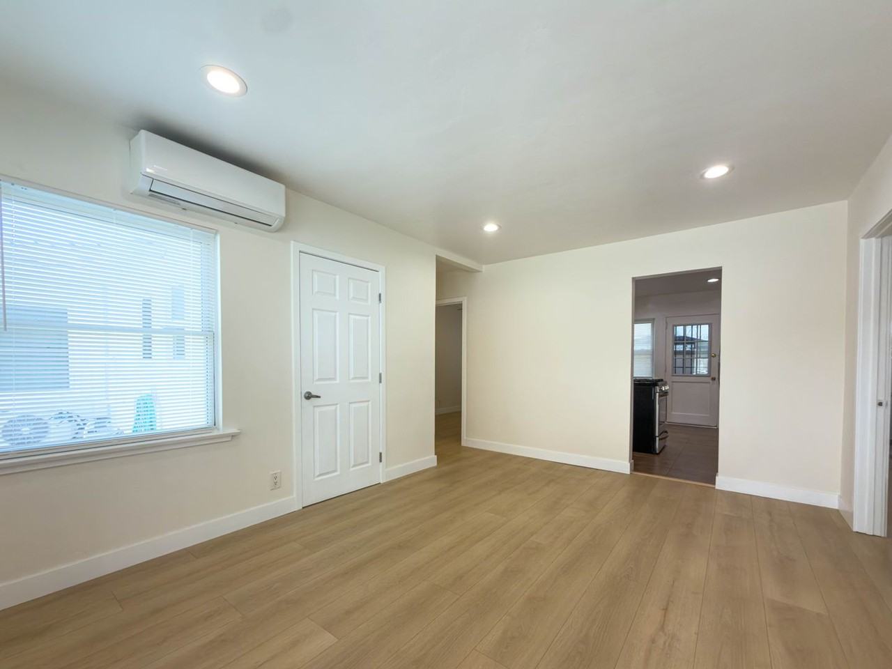 411 W Windsor Rd - Photo 3 of 14