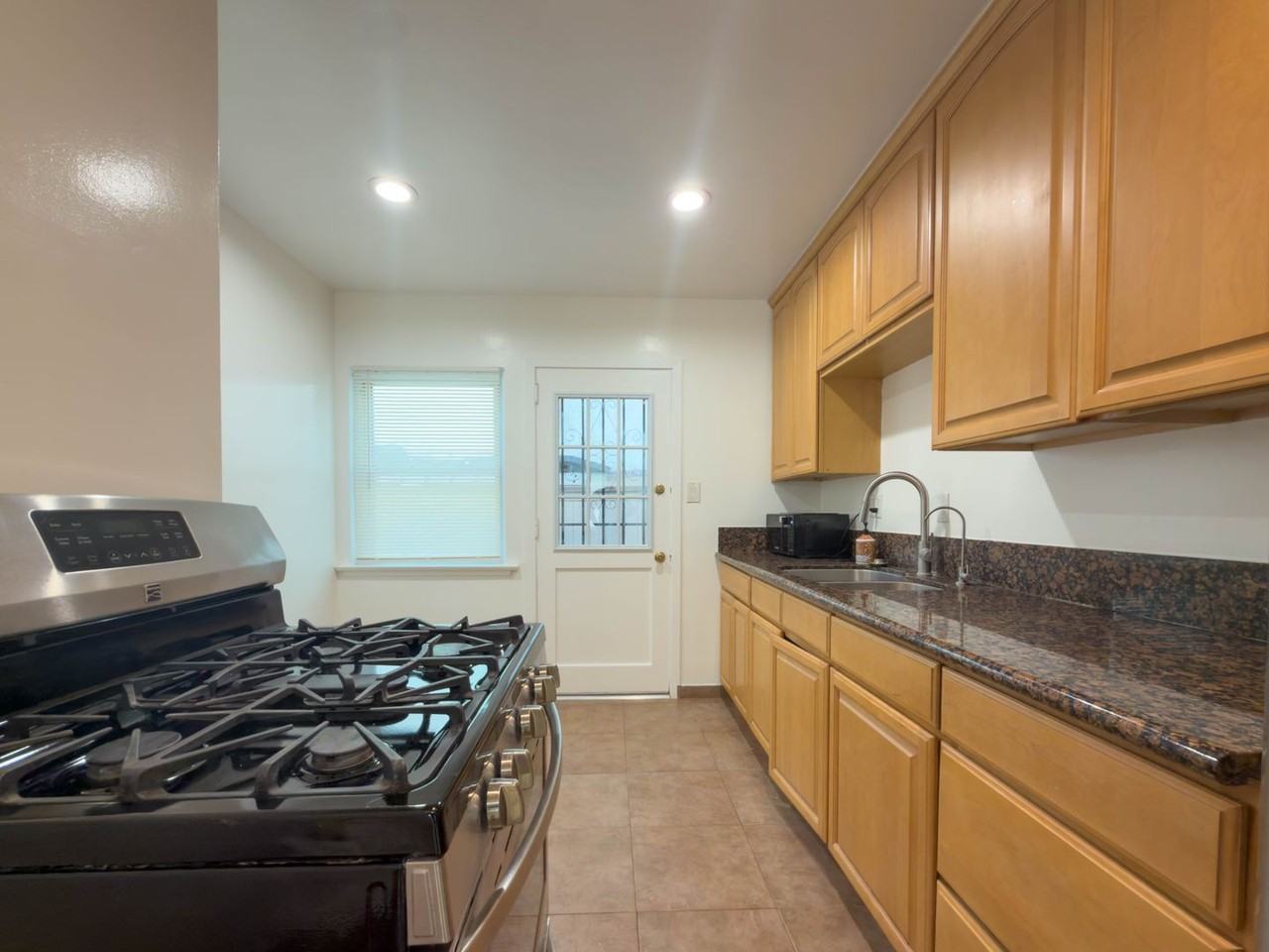411 W Windsor Rd - Photo 5 of 14