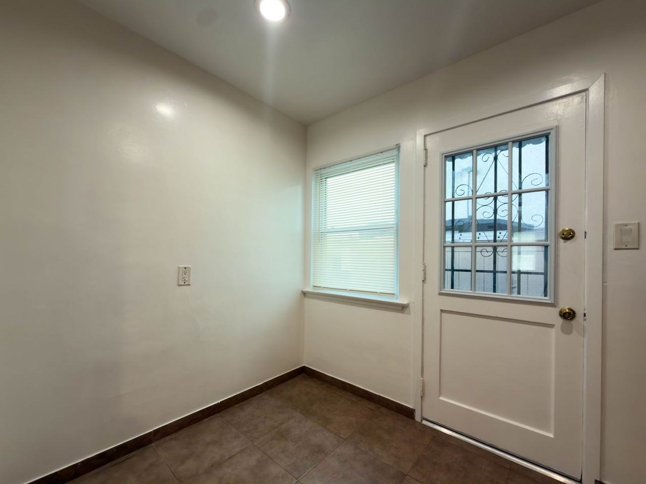 411 W Windsor Rd - Photo 6 of 14