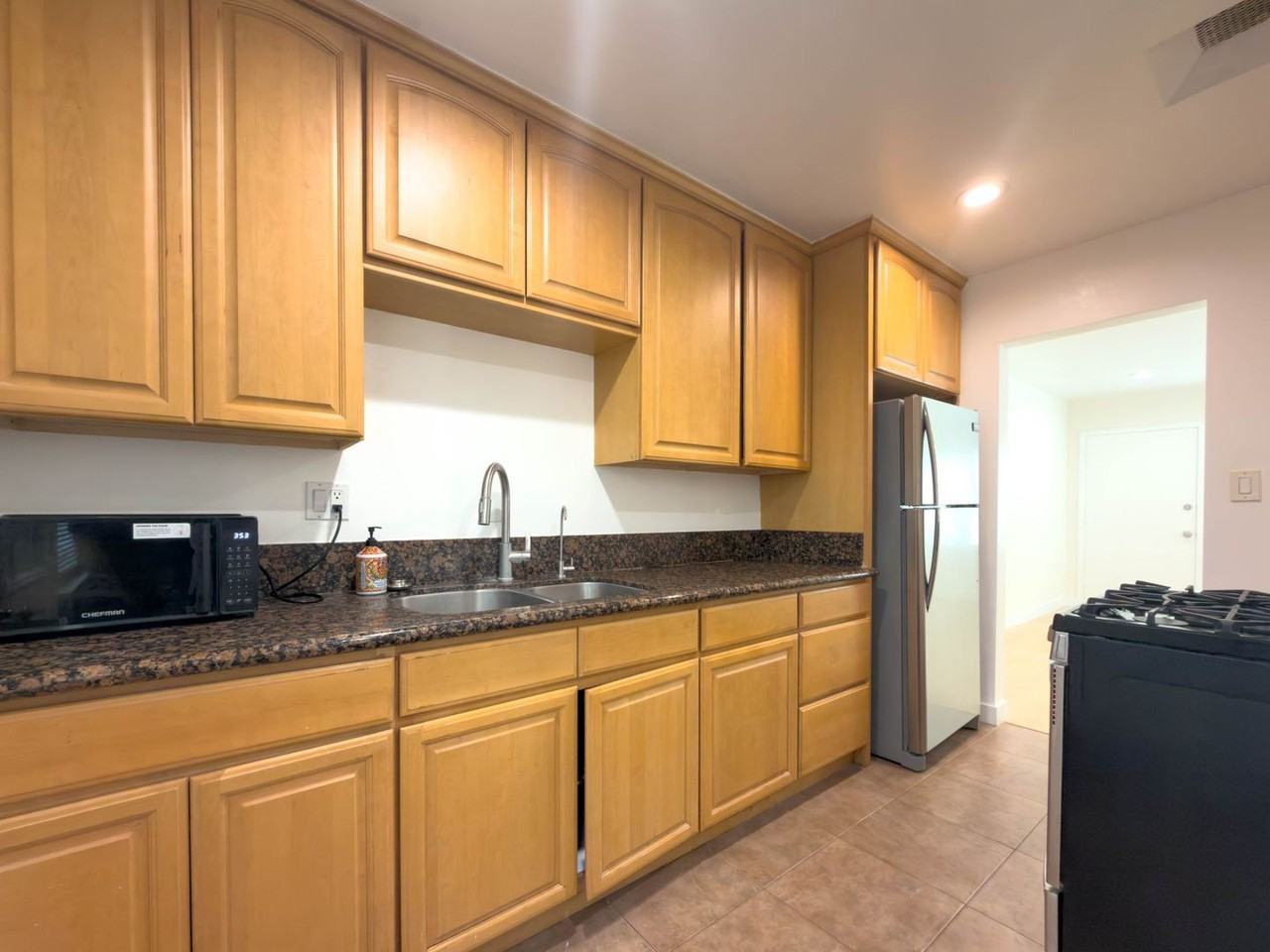411 W Windsor Rd - Photo 7 of 14