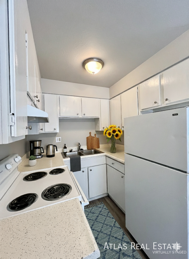 4414 N Chestnut St #3 - Photo 3 of 8