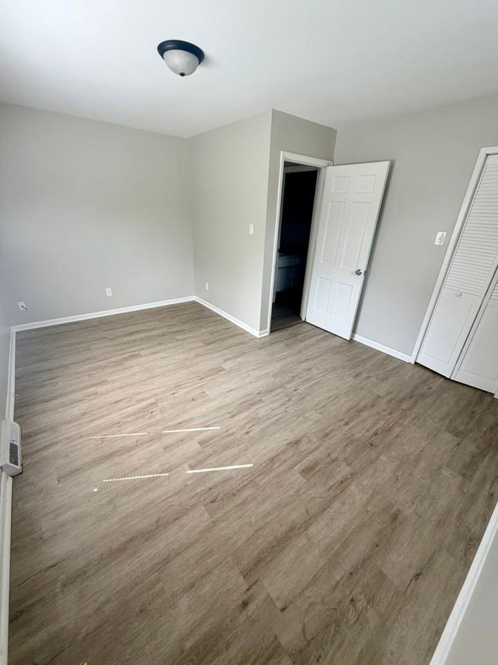 2339 Harrodsburg Rd - Photo 4 of 9