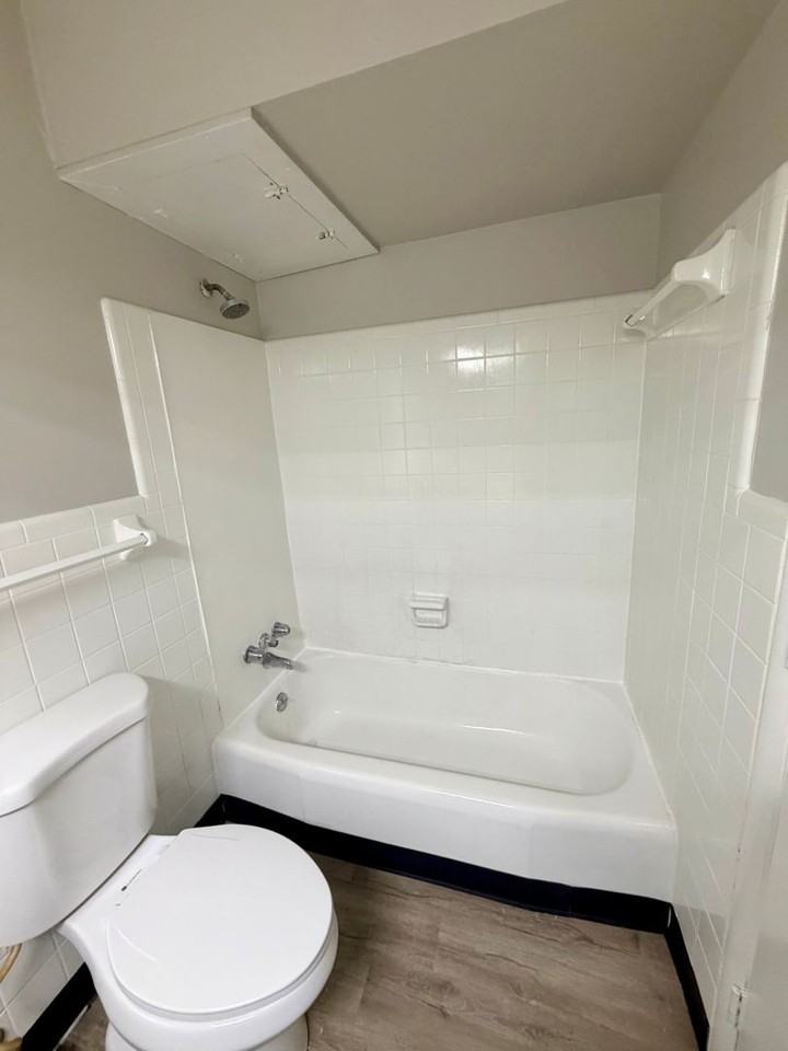 2339 Harrodsburg Rd - Photo 7 of 9