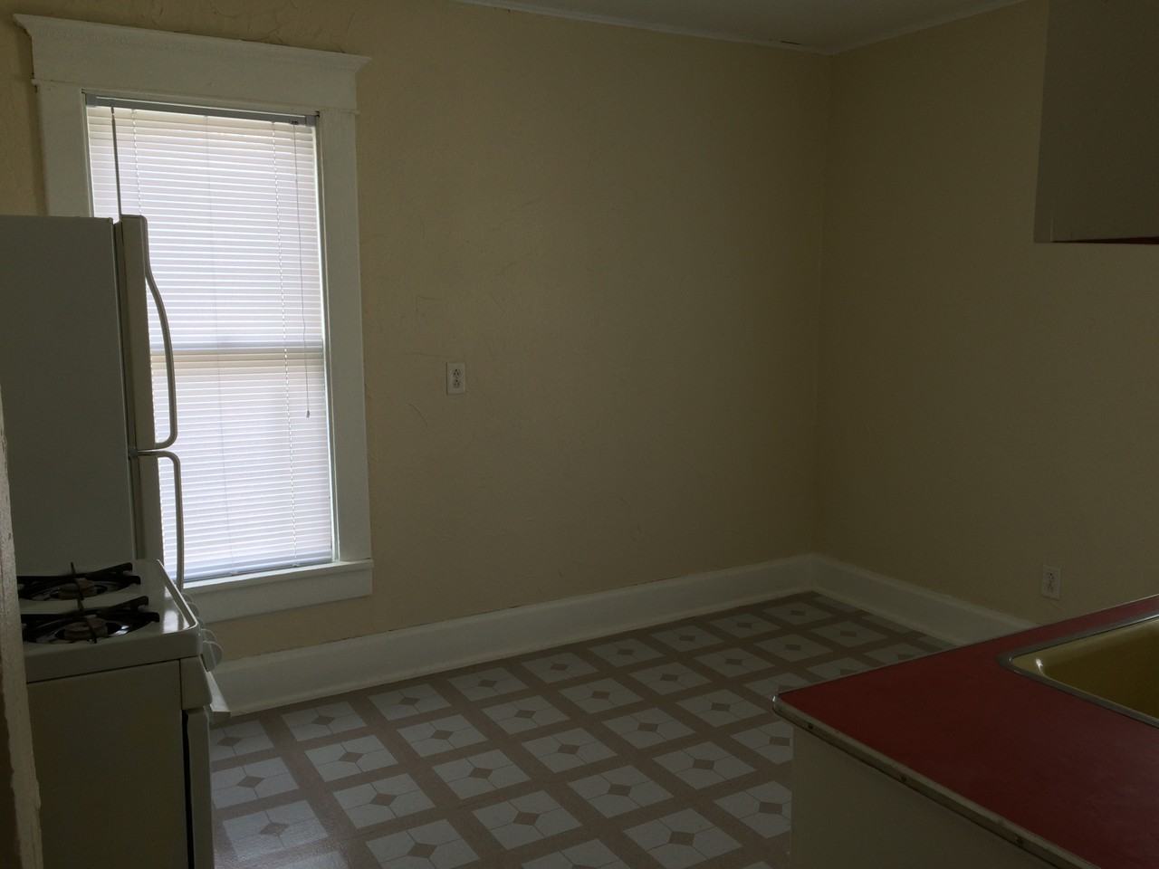 1406 1/2 W 3rd St #1-2 - Photo 2 of 4