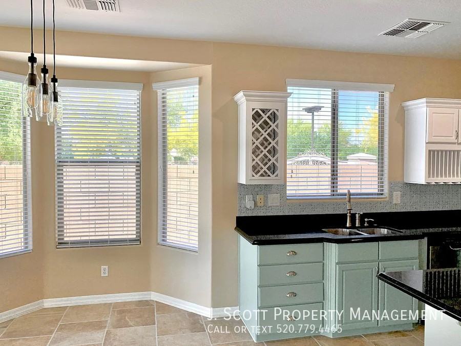 8206 S 22nd Ln - Photo 3 of 13